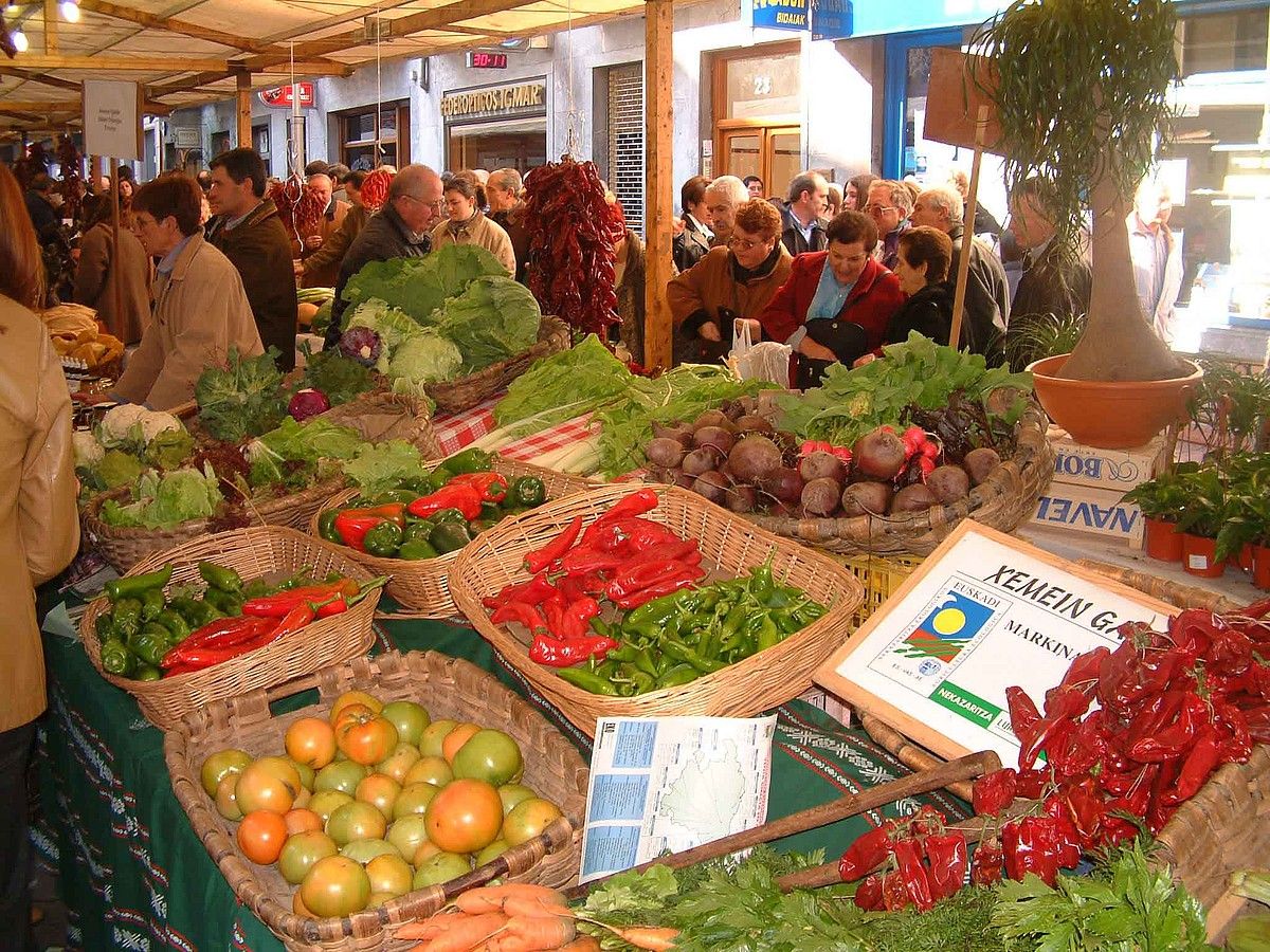 Euskal produktuen azoka egingo dute Eibarren San Andres egunean. ETA KITTO.