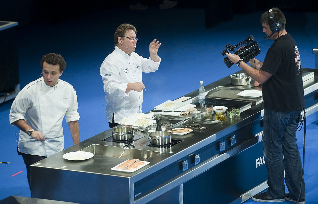 Brasilgo sukaldari gonbidatuak hango gastronomiaren berezitasunak erakutsi zituzten auditoriumean. JON URBE / ARGAZKI PRESS.