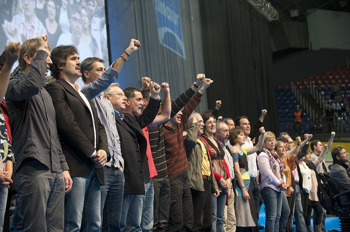 Amaiurreko hautagai eta ordezkariak, Anoetako belodromoan, gaur zortzi. JON URBE / ARGAZKI PRESS.