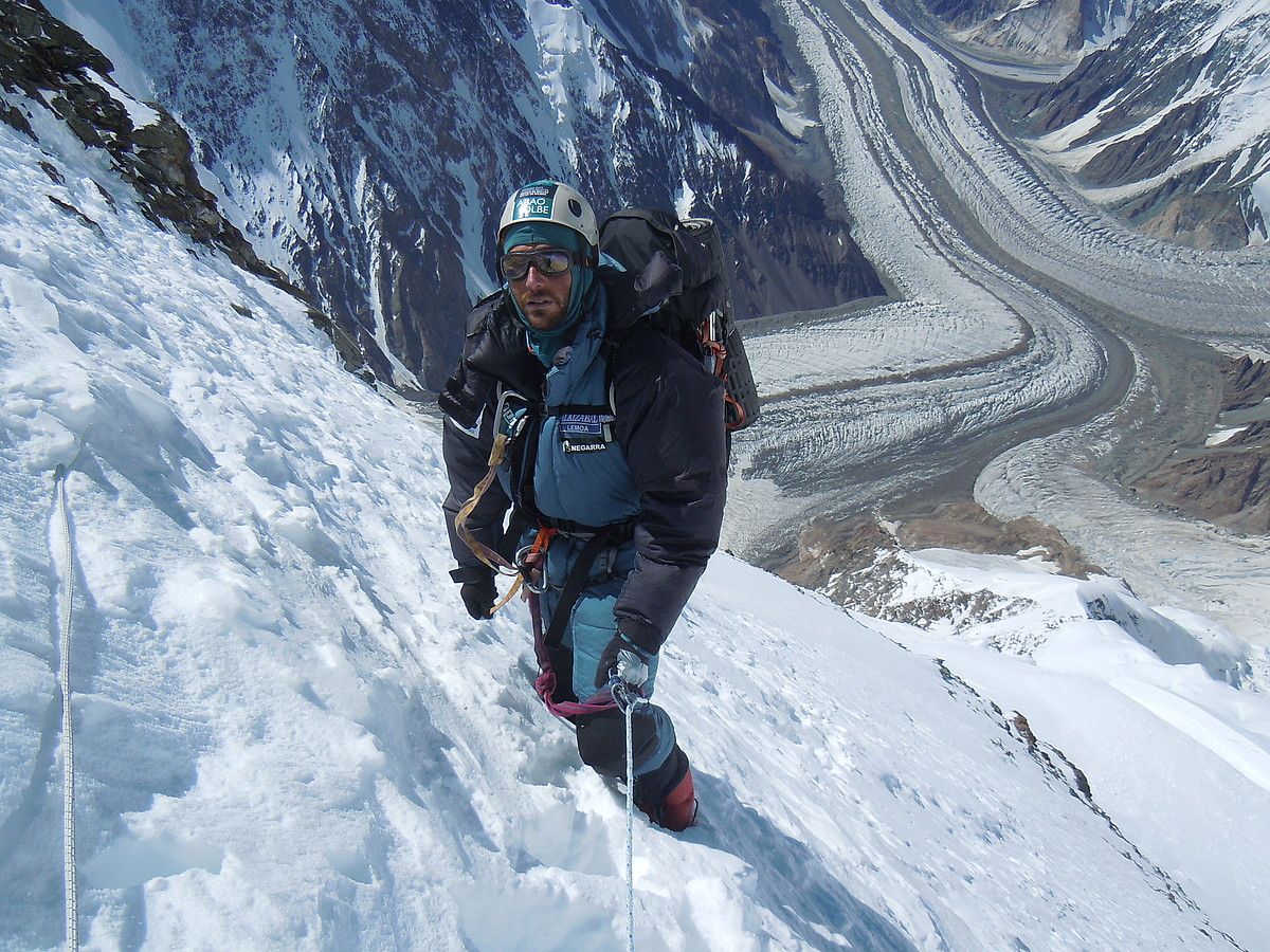 Alex Txikon K2 mendian gora, joan den udan. ALEX TXIKON.