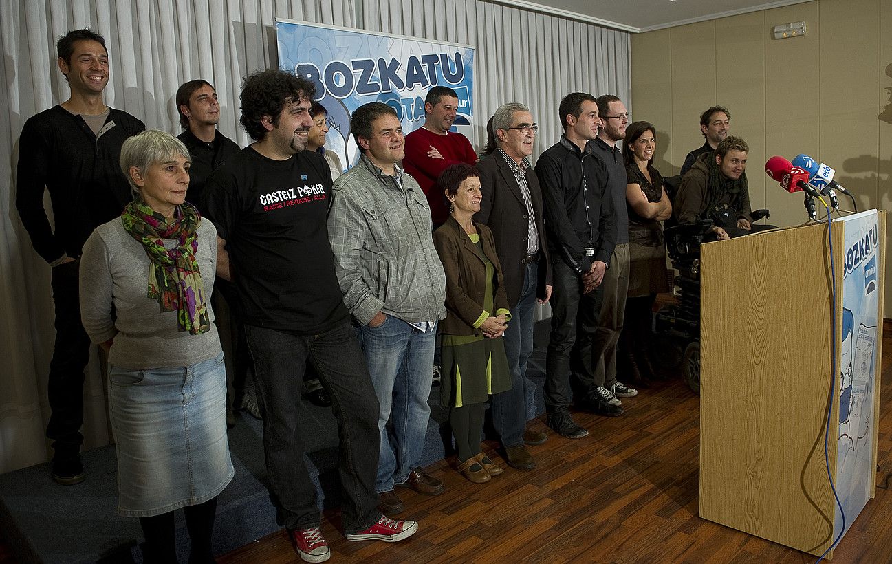 Espainiako Kongresurako eta Senaturako Arabako zerrendaburuak, atzo Gasteizen eginiko ekitaldian. RAUL BOGAJO / ARGAZKI PRESS.