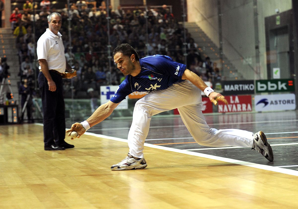 Aimar Olaizola, pilota jotzear, herenegun, Bilbon, Abel Barriolaren aurkako partidan. MARISOL RAMIREZ / ARGAZKI PRESS.