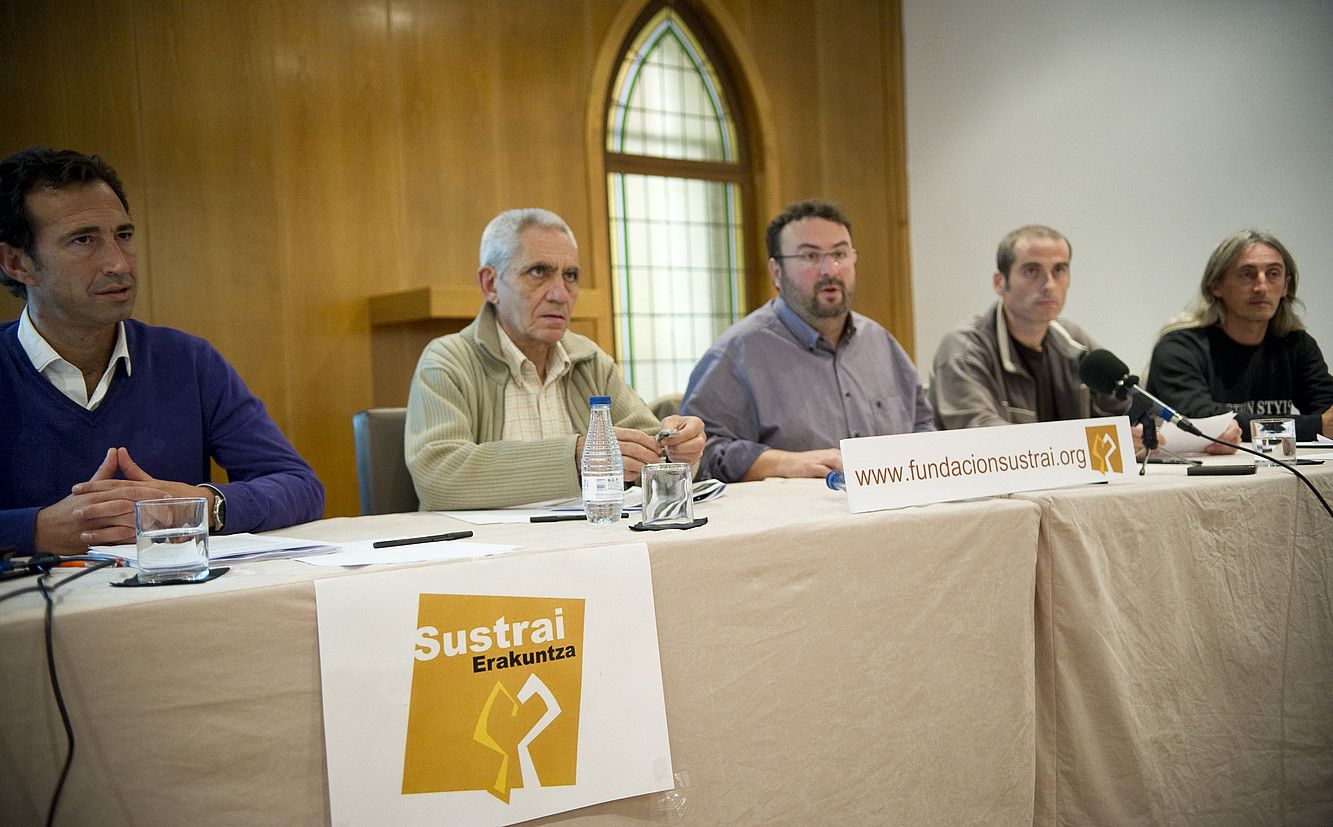 Alejo Etxart, Roberto Bermejo, Pablo Lorente, Xabier Zubialde eta Joseba Menedo, atzo, Iruñean. J.MANTEROLA/ ARP.