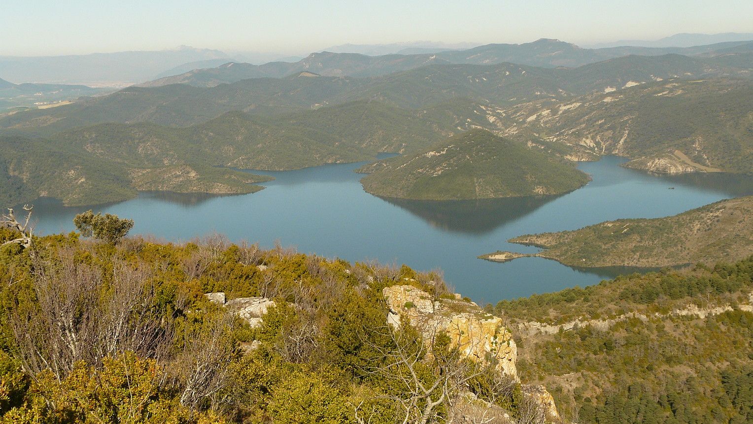 Argibel mendiko tontorrean, koinatarekin eta haren anaiarekin. Eskuinekoa da Imanol Galarraga. IMANOL GALARRAGA.