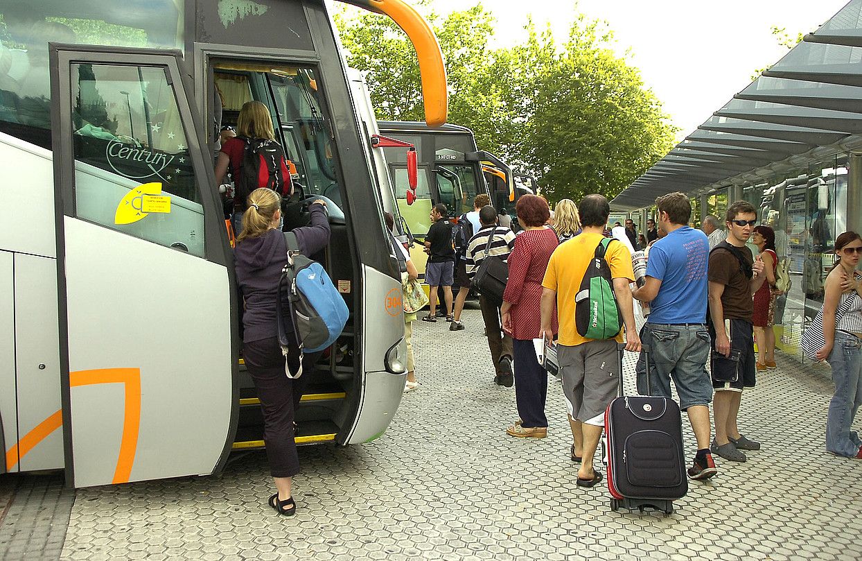 Donostiako gaur egungo autobus geltokia, Pio XII.a enparantzan. IMANOL OTEGI / ARGAZKI PRESS.