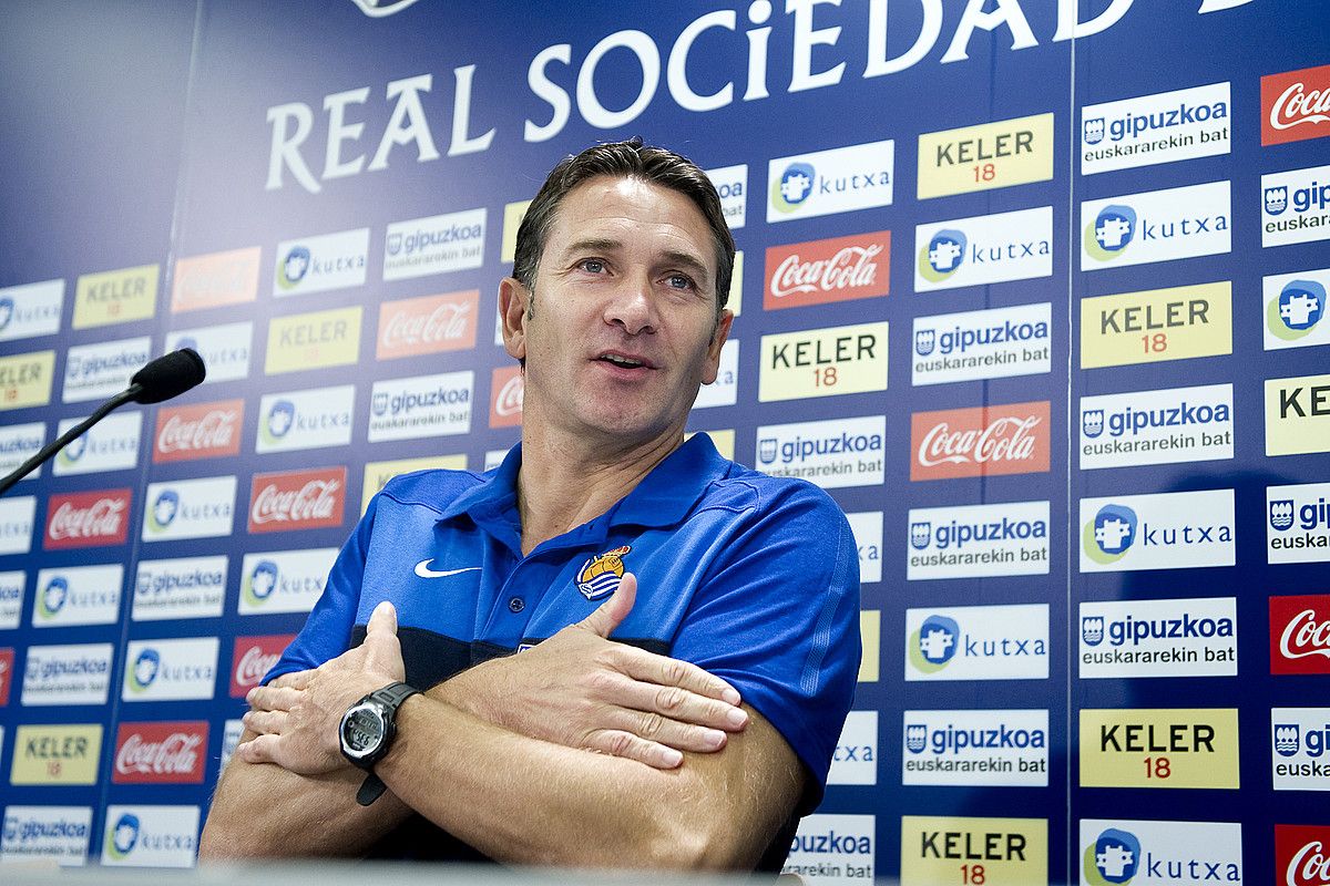 Philippe Montanier Realeko entrenatzailea, atzo goizean, Zubietan emandako prentsaurrekoan; baikor mintzatu zen frantziarra. IÑIGO URIZ / ARGAZKI PRESS.