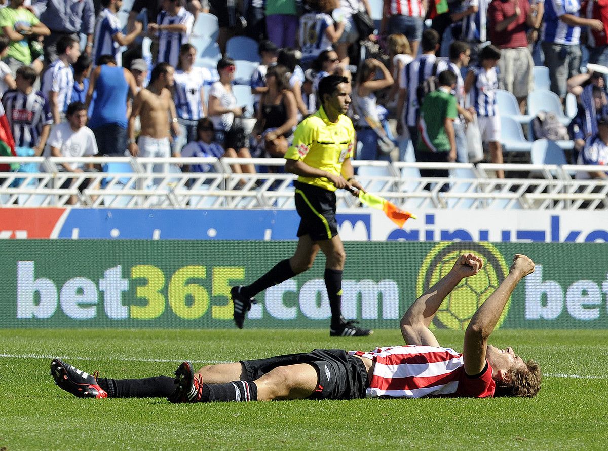 Fernando Llorente, lurrean etzanda, herenegun, partida amaitu berritan; lehertuta amaitu zuen partida errioxarrak, baina erabakigarria izan zen haren ekarpena. MONIKA DEL VALLE / ARGAZKI PRESS.