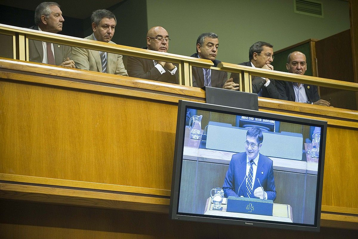 Juan Antonio Zarate, Mikel Cabieces, Javier Rojo, Javier De Andres, Jose Luis Bilbao eta Martin Garitano, Lopezen hitzaldia entzuten. JUANAN RUIZ / ARGAZKI PRESS.