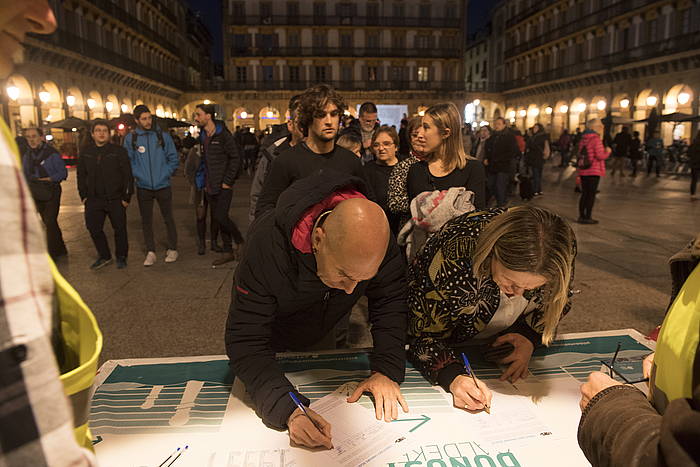 Donostiako sinadura bilketaren hasiera, gaur. GORKA RUBIO, ARGAZKI PRESS