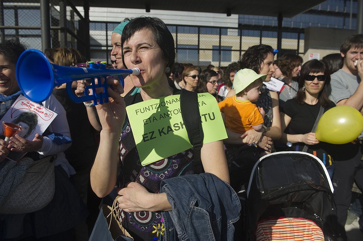 Iaz ere soldata murrizketengatik egin zuten protesta Haurreskolak partzuergoko beharginek. JUANAN RUIZ / ARGAZKI PRESS.