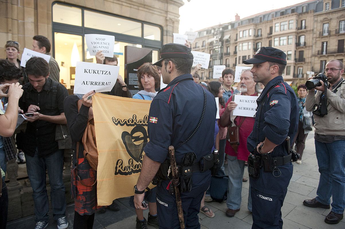 Protesta, atzo, Zinemaldian. JON URBE / ARP.