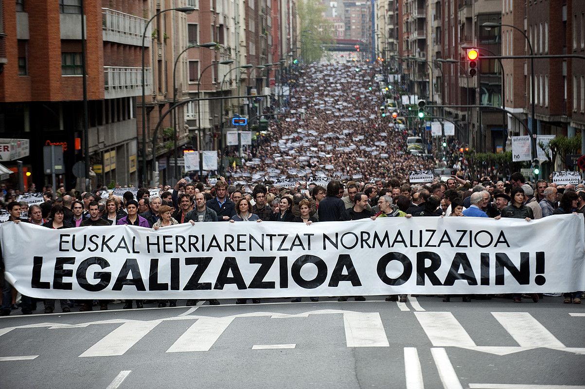 Sortu legeztatzearen alde joan den apirilean Bilbon eginiko manifestazio jendetsua. MARISOL RAMIREZ / ARGAZKI PRESS.