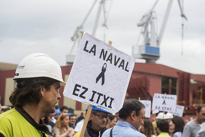 La Naval ontziolako langileen protesta, enpresa hartzekodunen konkurtsoan sartzearen kontra, joan den irailean. LUIS JAUREGIALTZO, ARGAZKI PRESS