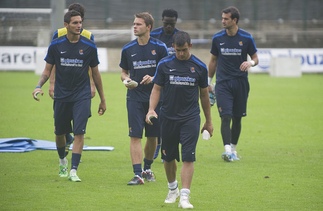 Cadamuro, Demidov, Mariga, Ifran eta Toño, Zubietan, entrenamendu bat amaitu berritan. ANDONI CANELLADA / ARGAZKI PRESS.