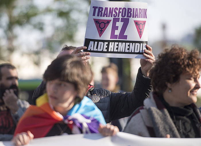 JUAN CARLOS RUIZ / ARGAZKI PRESS. TRANSFOBIAREN AURKAKO MANIFESTAZIO BAT DONOSTIAN.