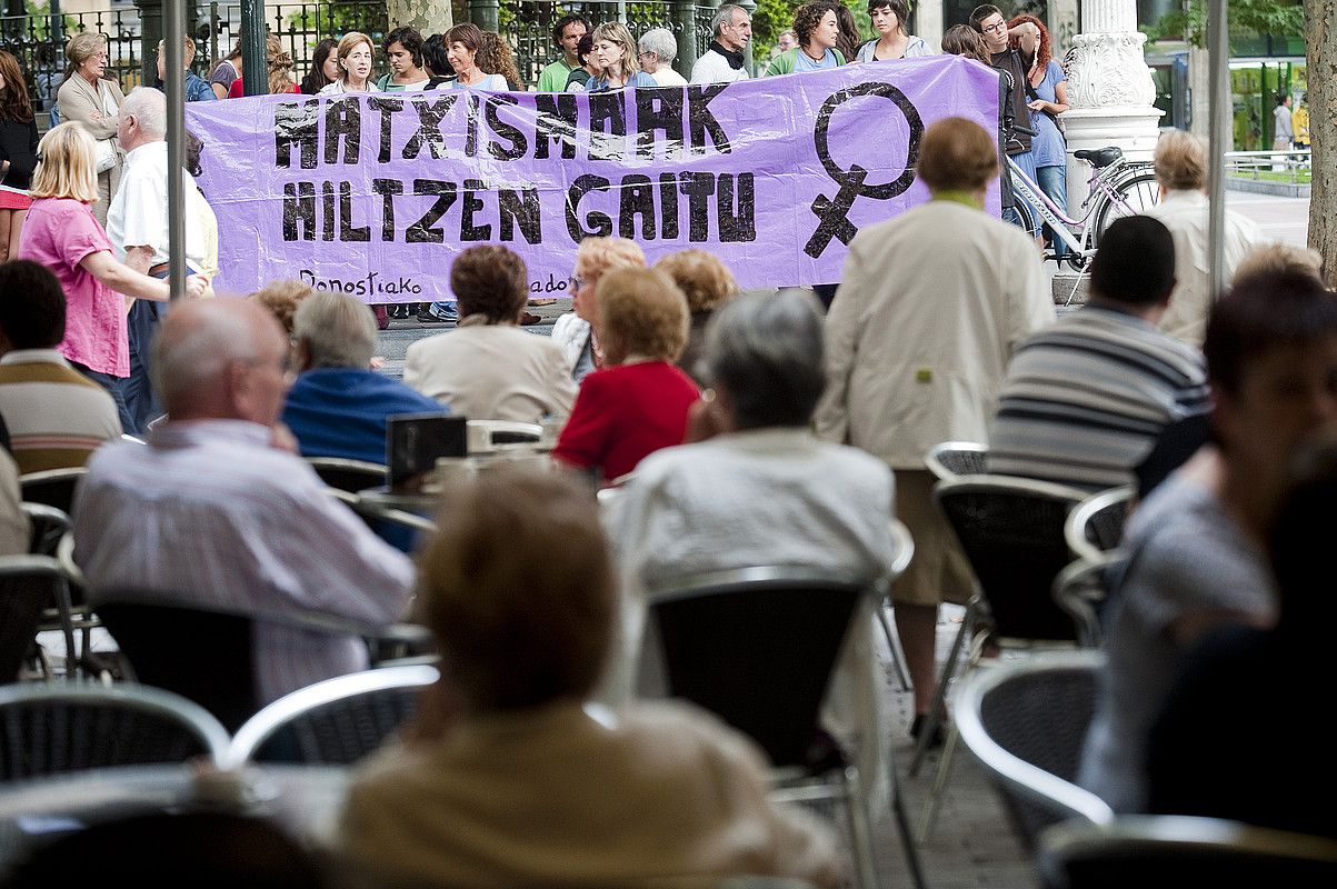 Donostian, Bulebarrean egin zuten protesta atzo iluntzean. JUAN CARLOS RUIZ / ARP.