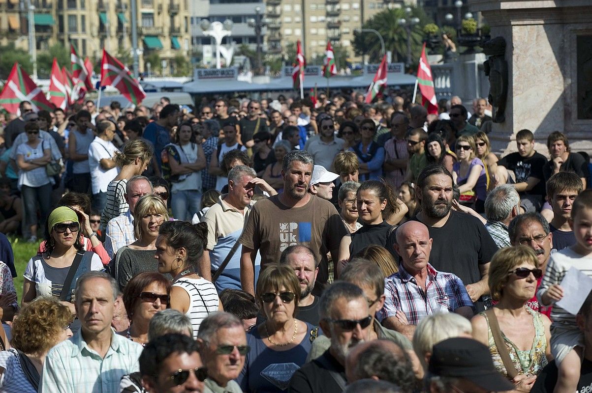 Milaka pertsona bildu ziren Perla eta Okendo arteko ibilbidean zehar. ANDONI CANELLADA / ARGAZKI PRESS.