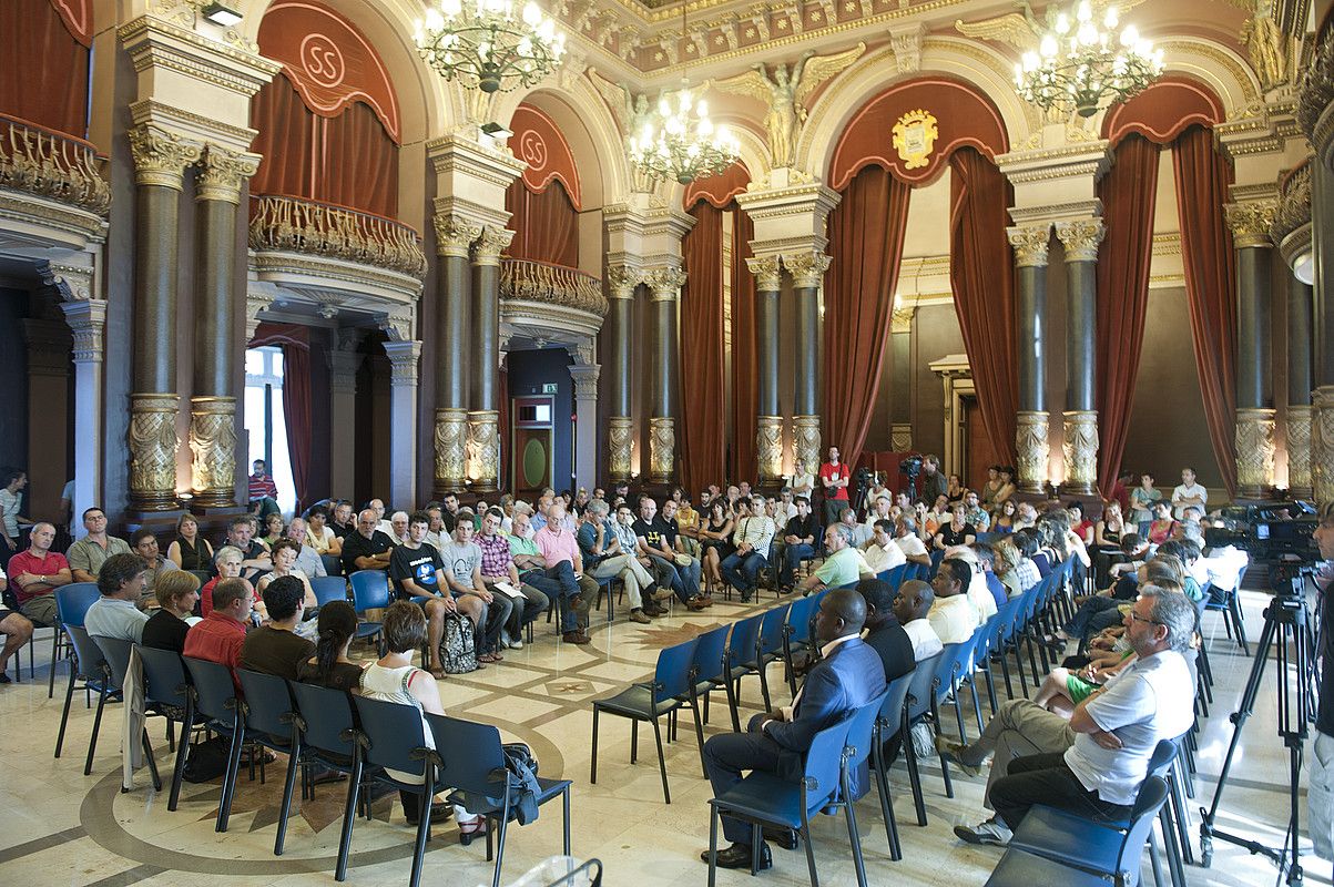 Donostiako Udalak hiriko eragile sozialekin egindako hirugarren harreran, atzo. JON URBE / ARGAZKI PRESS.