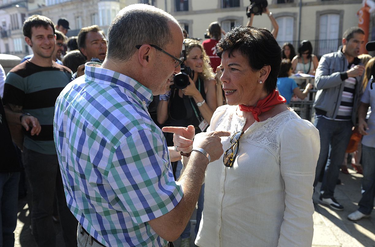 Ordezkaritza politiko handia egon zen Gasteizen; besteak beste, Izagirre Donostiako alkatea eta Zelaa hezkuntza sailburua izan ziren. JUANAN RUIZ / ARP.