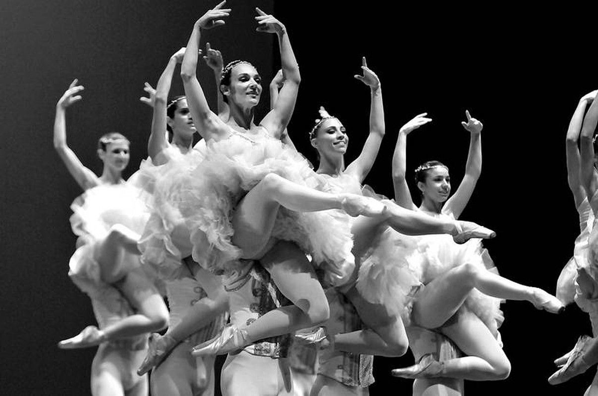 22 dantzarik osatzen dute Uruguaiko Ballet Nazionala. BERRIA.