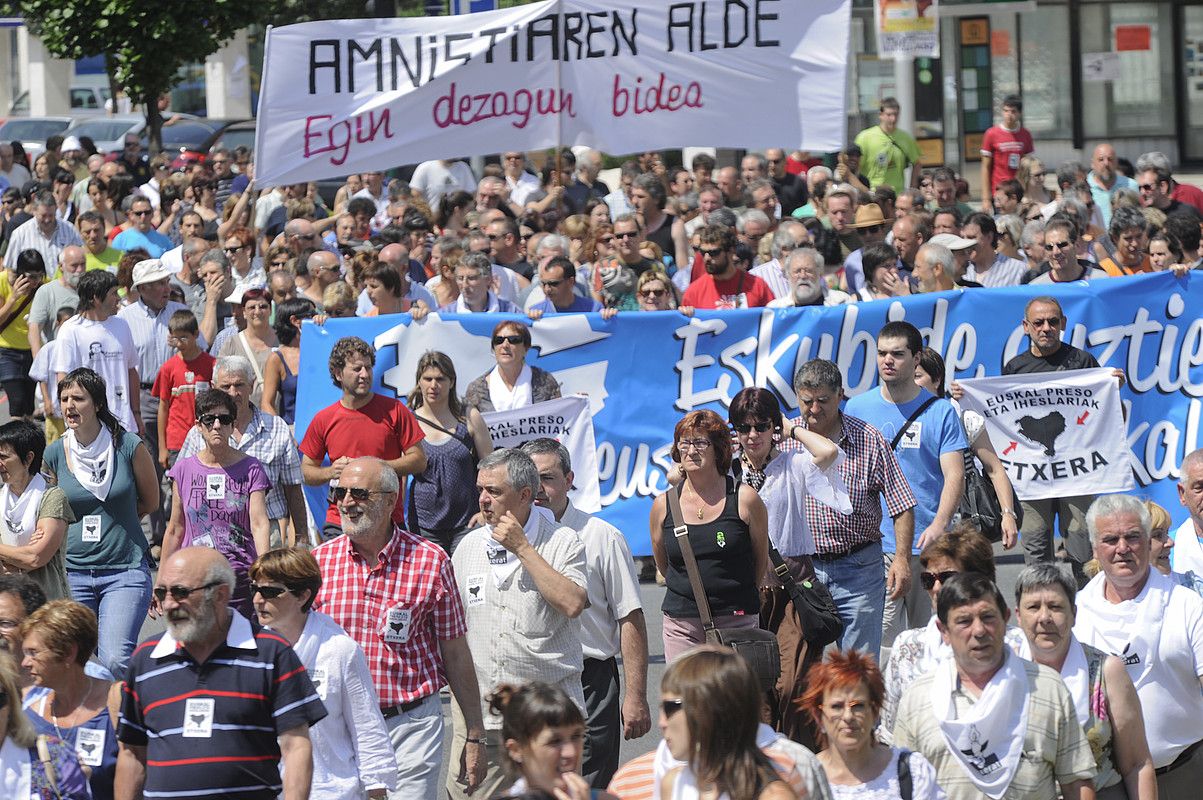 Aspaldiko manifestaziorik handiena egin zuten igandean, Iruñean. ANDONI CANELLADA / ARGAZKI PRESS.