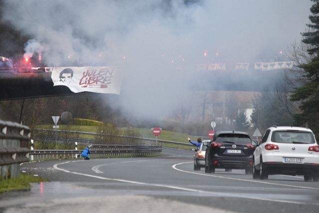 Ibarrola, autoz, Basaurira bidean. ARITZ AM