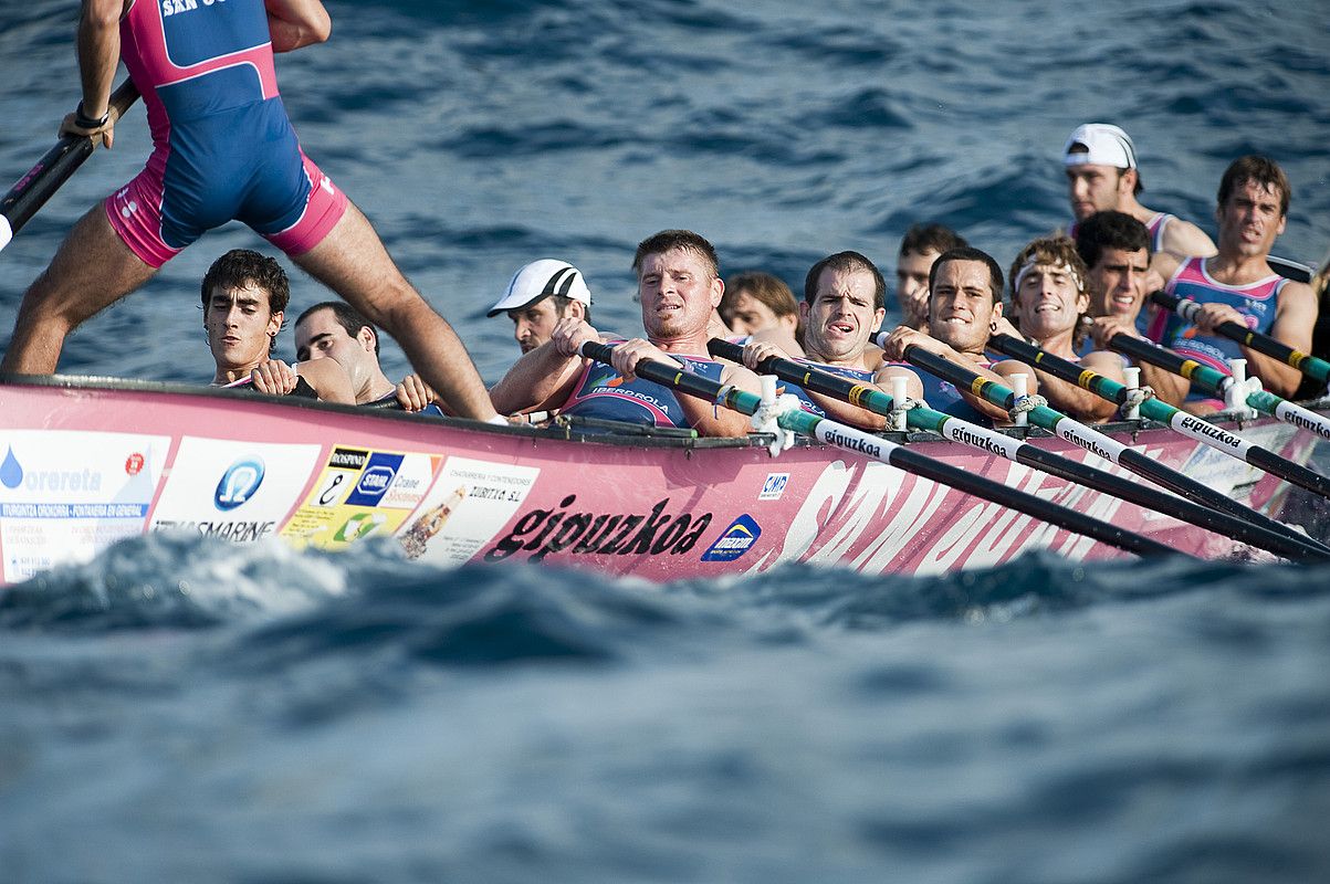 San Juan taldearen trainerua, iaz, Kontxako Banderako sailkapen estropadan. JUAN CARLOS RUIZ / ARGAZKI PRESS.