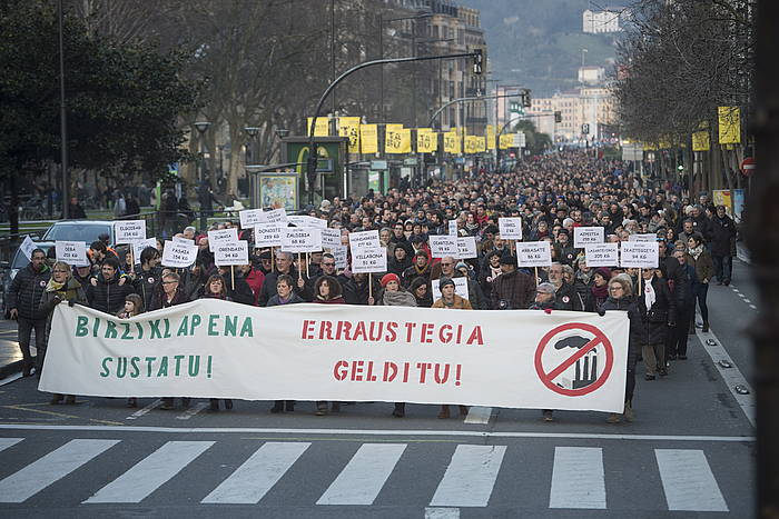 Manifestazioaren burua, larunbat arratsaldean, Donostian. JON URBE / ARGAZKI PRESS