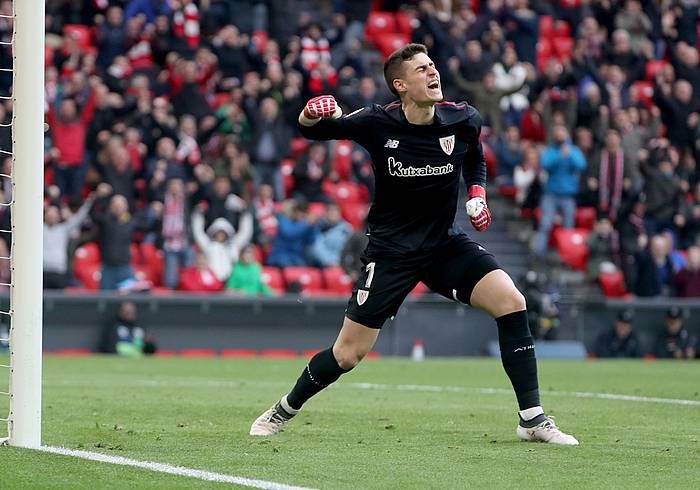 Kepa, penaltia gelditzea lortu duenean, gustora. LUIS TEJIDO, EFE