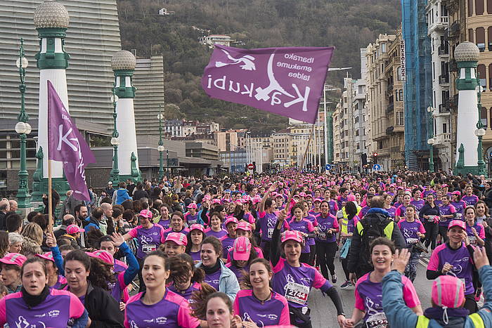 Donostiako Kursaal zubia, lasterkariz beteta, gaur, Lilatoian. ANDONI CANELLADA, ARGAZKI PRESS