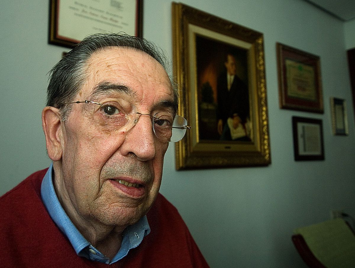 Jose Antonio Arana Martija euskaltzaina, 2007. urtean egindako argazki batean. JON URBE / ARGAZKI PRESS.