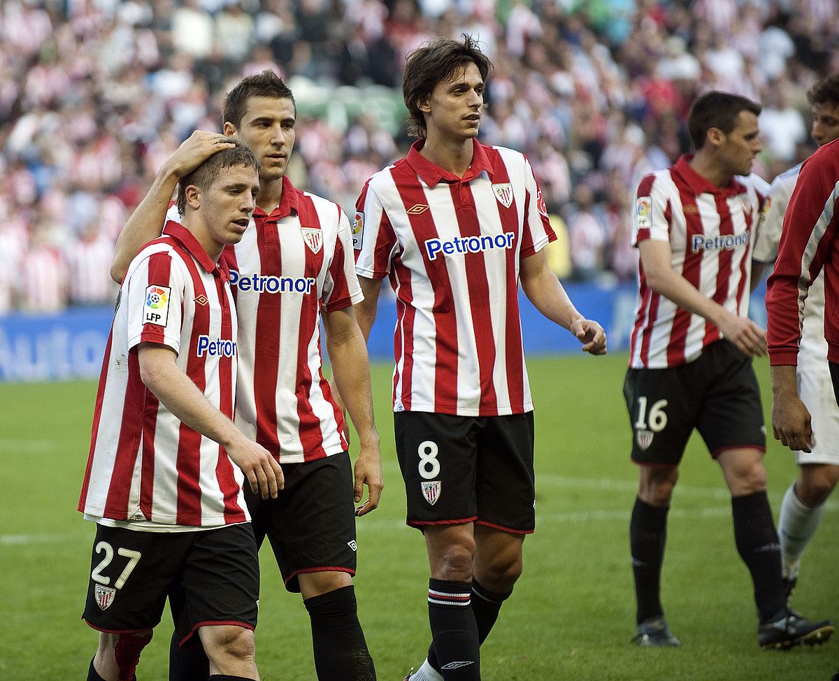 Iker Muniain eta Borja Ekiza, Txantreatik irtendakoak biak, denboraldi honetako partida batean. JON HERNAEZ / ARP.