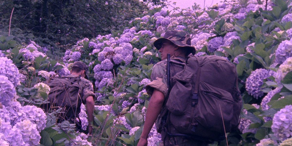 Flores filmaren fotograma bat.