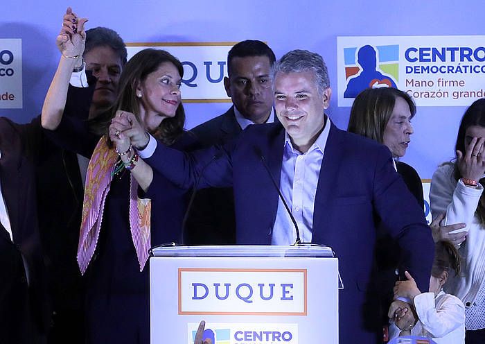 Ivan Duque Zentro Demokratiko alderdiko ordezkaria eta eskuineko koalizioaren presidentegaia, atzo, garaipena ospatzen. MAURICIO DUEñAS CASTAñEDA, EFE