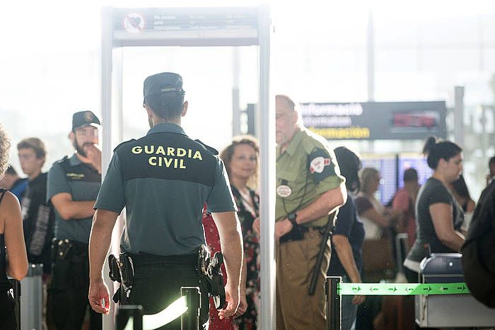 Guardia Zibila Bartzelonako aireportuan. QUIQUE GARCIA, EFE