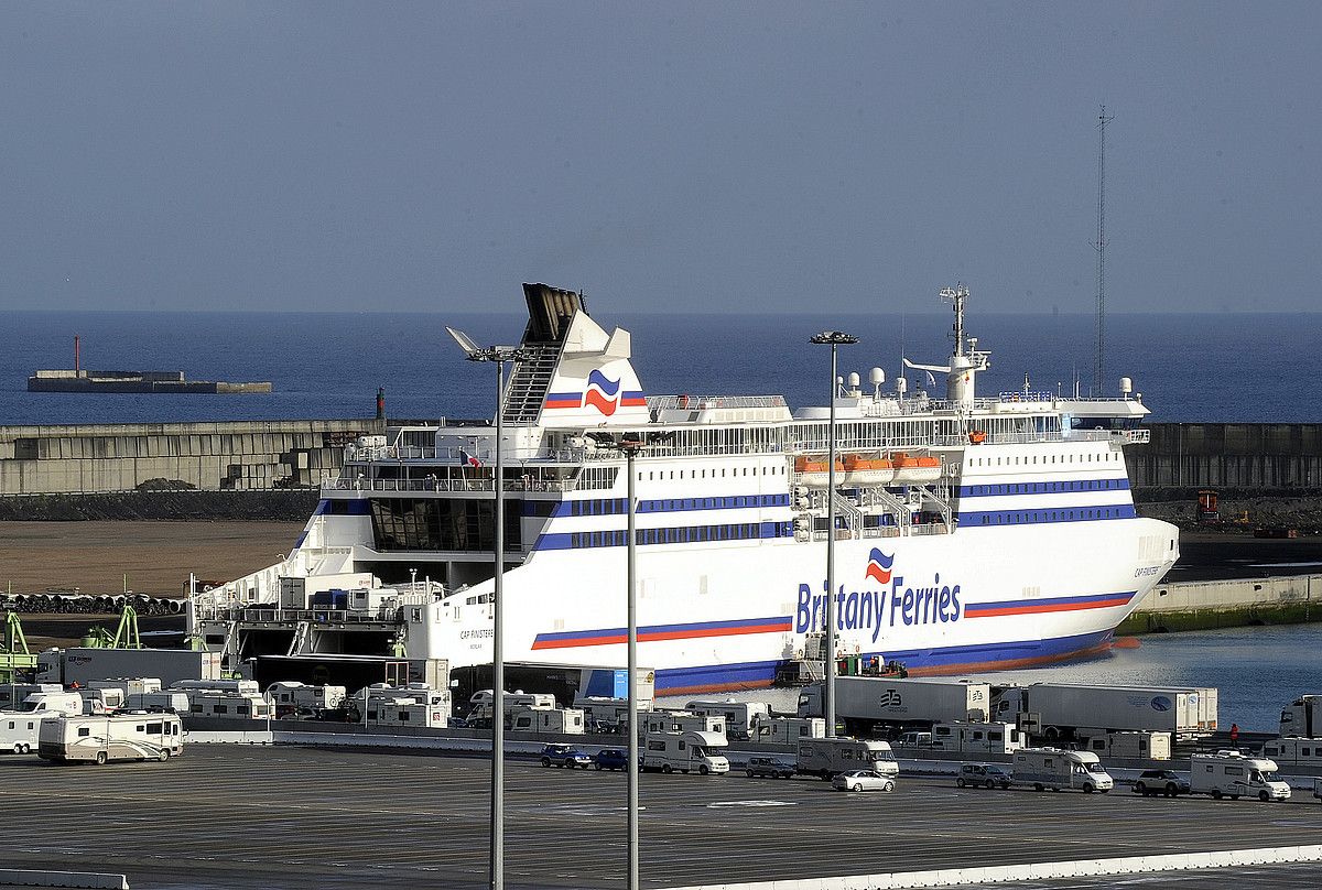 Cap Finistere itsasontzia, atzo, Zierbenako portuan. MONIKA DEL VALLE / ARGAZKI PRESS.