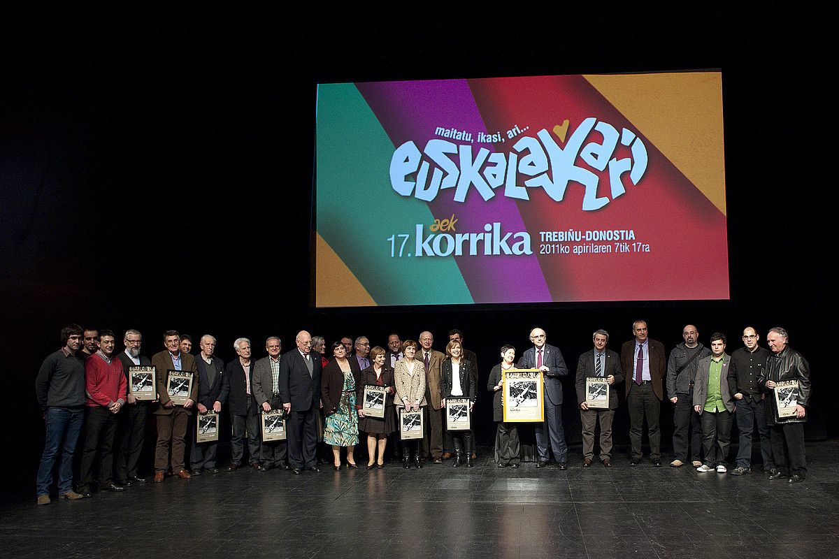 Euskaltzainek Korrikaren omenaldia jaso zuten Donostian. GARI GARAIALDE / ARGAZKI PRESS.