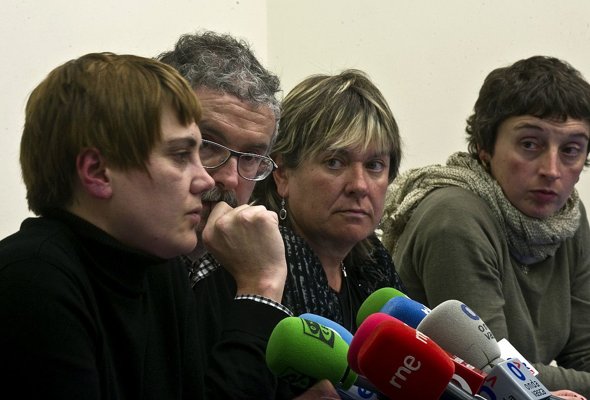 Etxaide, Muñoz, Arrondo eta Ugarte, Bilbon atzo eginiko agerraldian. LUIS JAUREGIALTZO / ARGAZKI PRESS.