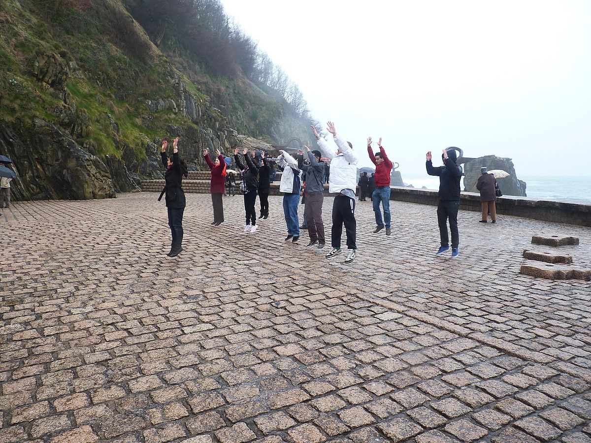 Martxoaren 20ko flash mob-a prestatze aldera Haizearen Orrazian egindako entsegu bat. GIPUZKOA ZERO ZABOR.