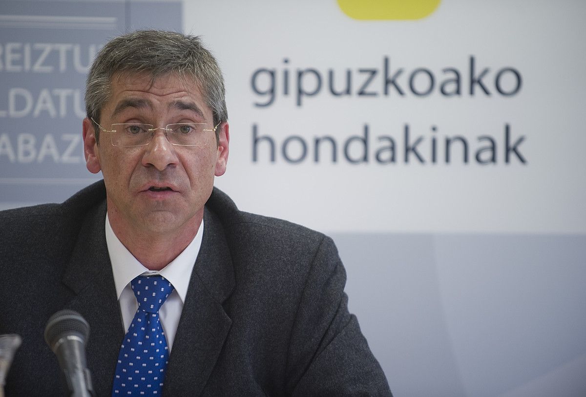 Carlos Ormazabal, Gipuzkoako Hondakinen Partzuergoko presidentea, atzoko aurkezpenean. ANDONI CANELLADA / ARP.