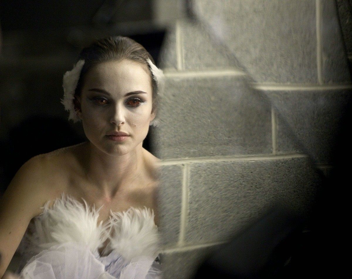 Natalie Portman aktoreak Urrezko Globoa irabazi du, eta Oscar sarietarako hautagai da Black Swan filmarengatik. - / BERRIA.