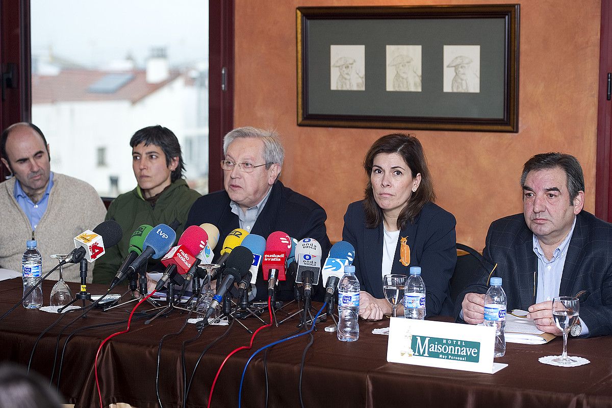 Manu Aierdi, Paula Kasares, Patxi Zabaleta, Uxuer Barkos eta Jose Angel Agirrebengoa. IÑIGO URIZ / ARGAZKI PRESS.