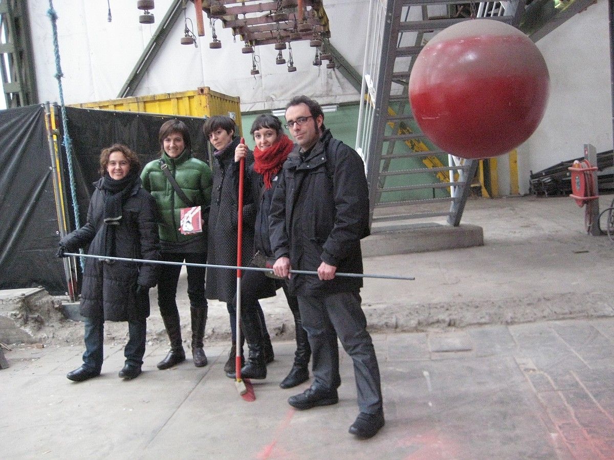 Cristina Richarte, Karmele Jaio, Eider Rodriguez, Uxue Alberdi eta Henrike Olasolo, Amsterdamen. LANDER GARRO.