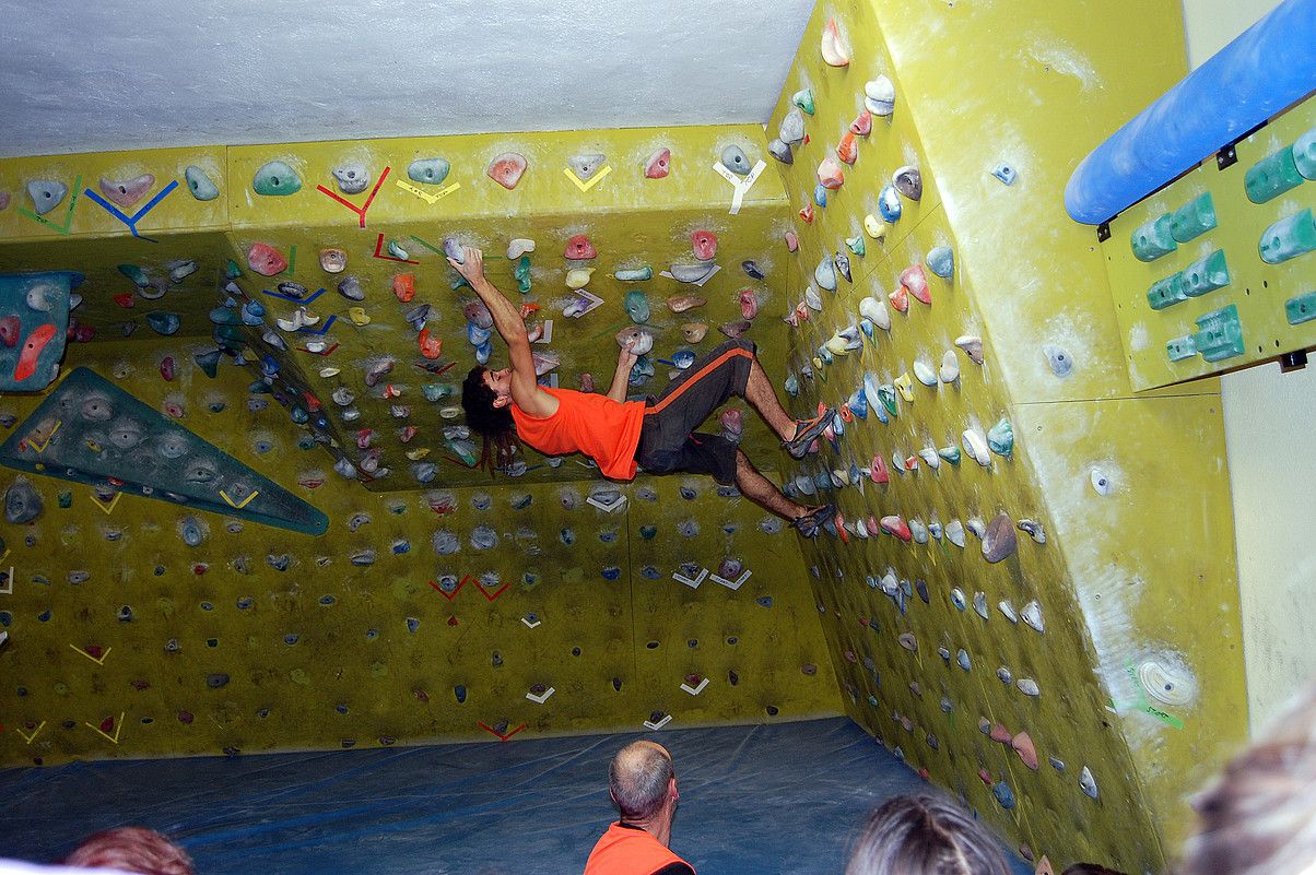 Eskalatzaile bat, iazko Boulder Ligako probatako batean. EMF.