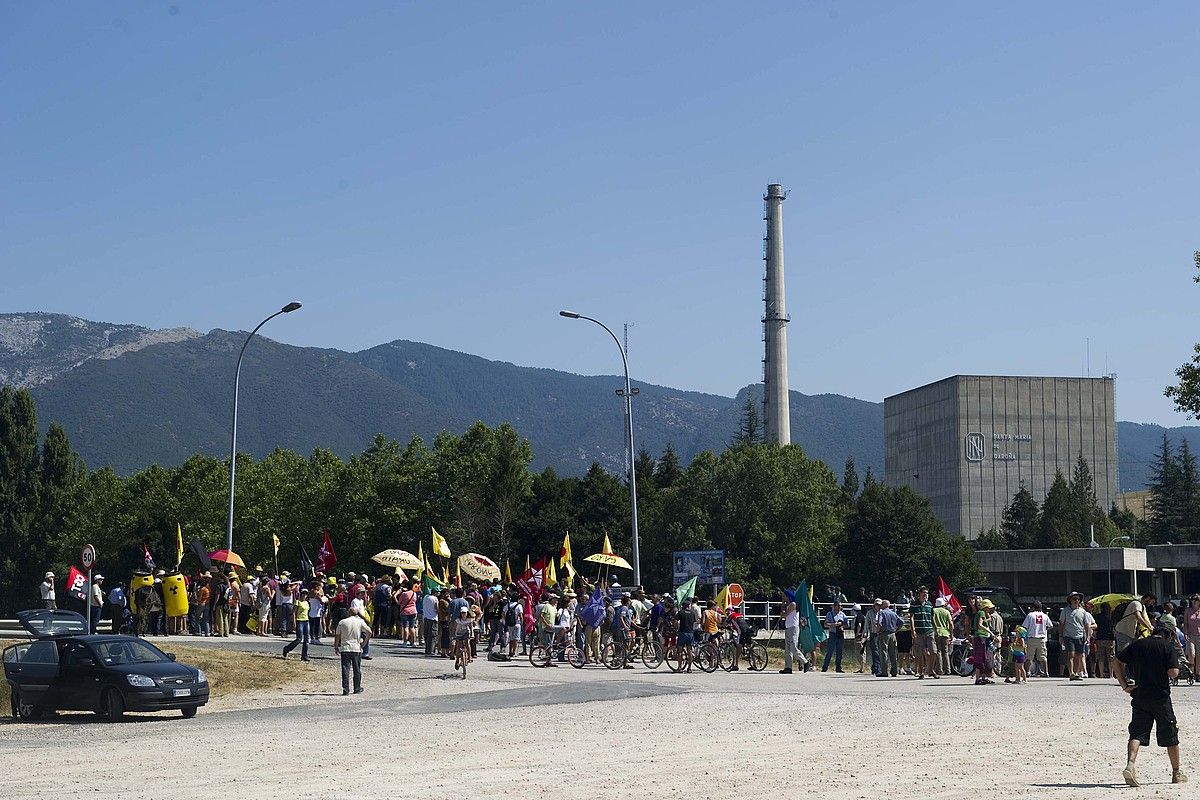 Garoñako zentrala ixteko eskatu zuten hainbat pertsonak 2010eko irailaren 5ean. JUANAN RUIZ / ARGAZKI PRESS.