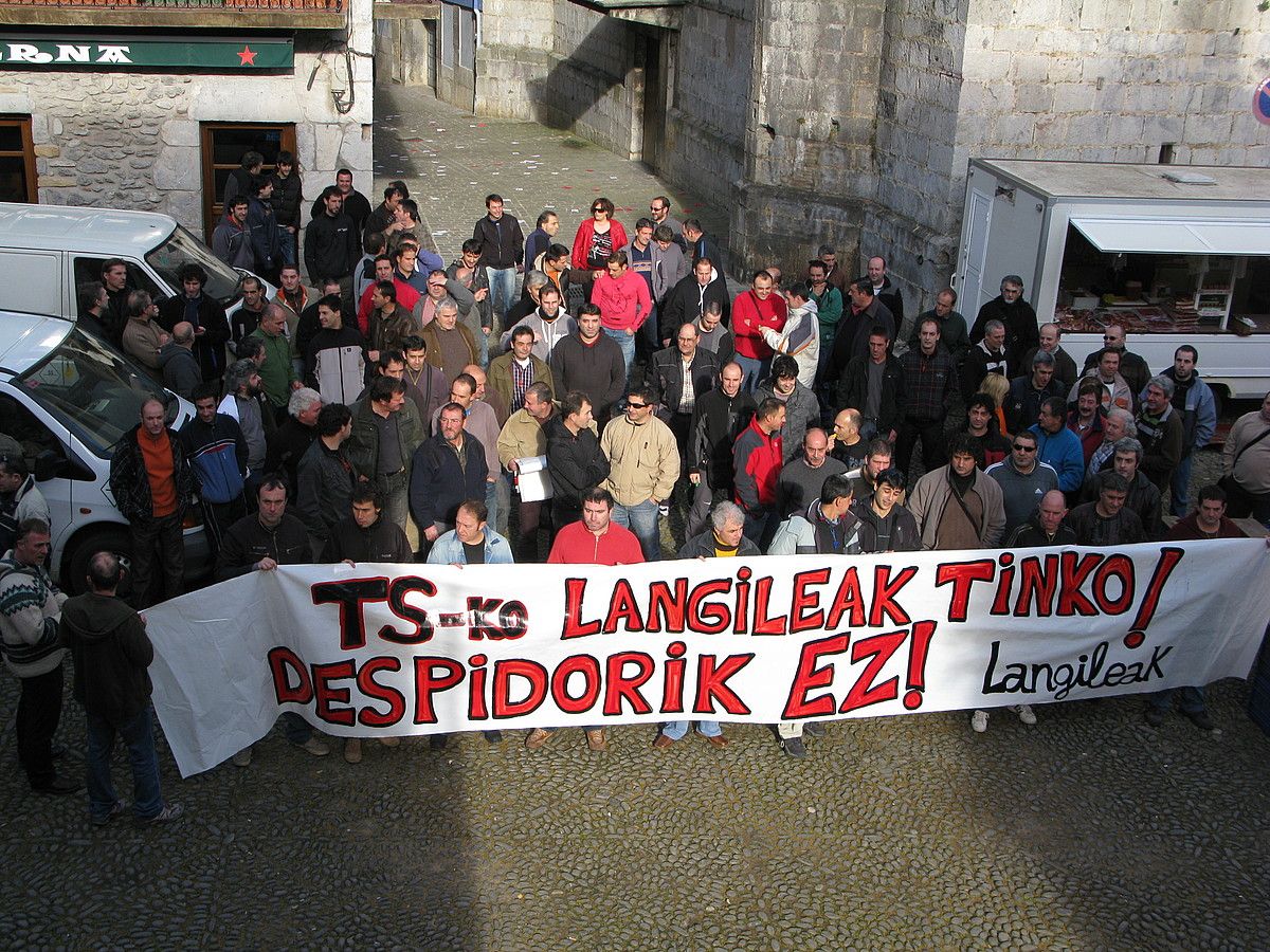 TS Fundicioneseko langileek kaleratzeen aurka egindako protesta bat. BERRIA.