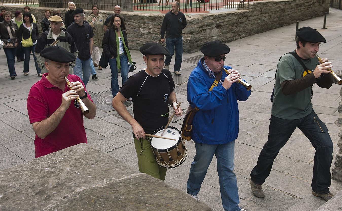 Festa giroan joan zen Mintza eguna iaz Gasteizen. RAUL BOGAJO / ARGAZKI PRESS.