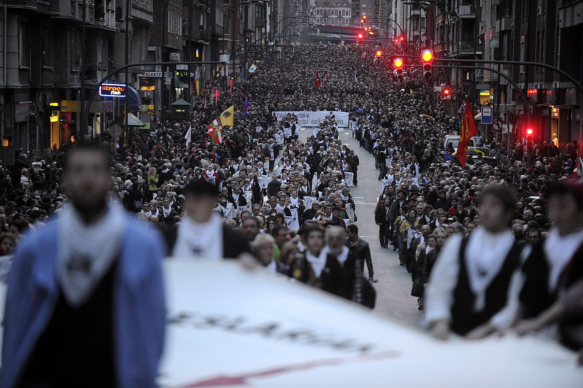 Euskal presoen eskubideen alde larunbatean Bilbon izandako manifestazioaren une bat. MONIKA DEL VALLE / ARGAZKI PRESS.