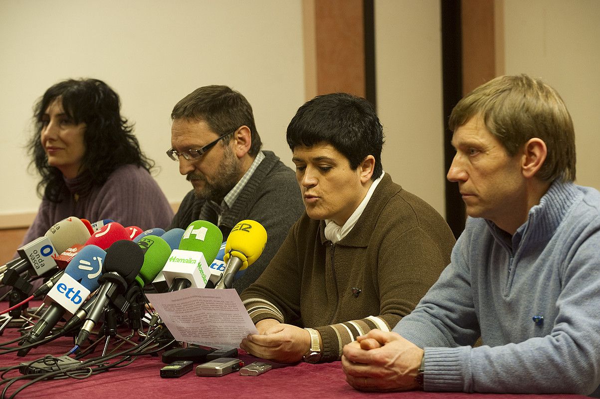 Miren Legorburu, Txelui Moreno, Marian Beitialarrangoitia eta Rufi Etxeberria, atzo, Donostian. ANDONI CANELLADA / ARP.