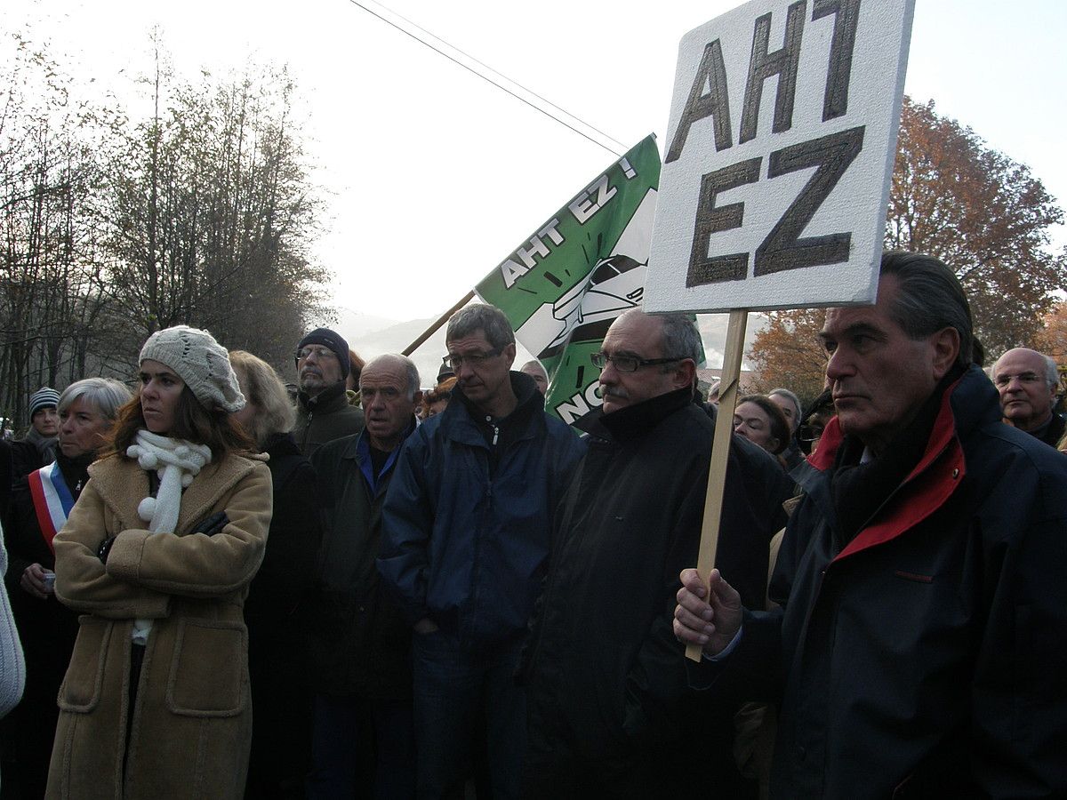 CADEk erne egoteko eskatu die herritarrei, zundaketak gelditzeko A. RENTERIA.